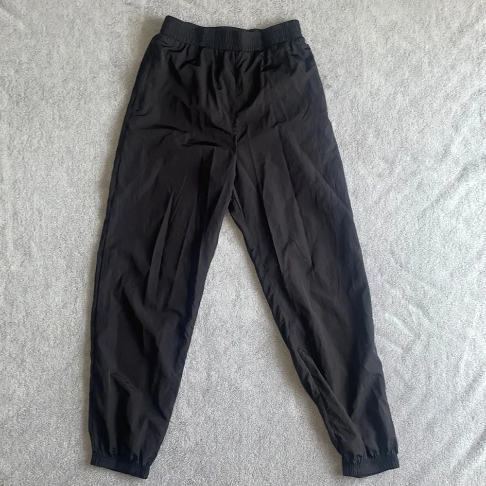 NWOT URBAN OUTFITTERS High Rise Wind Breaker Joggers Size M - Image 2