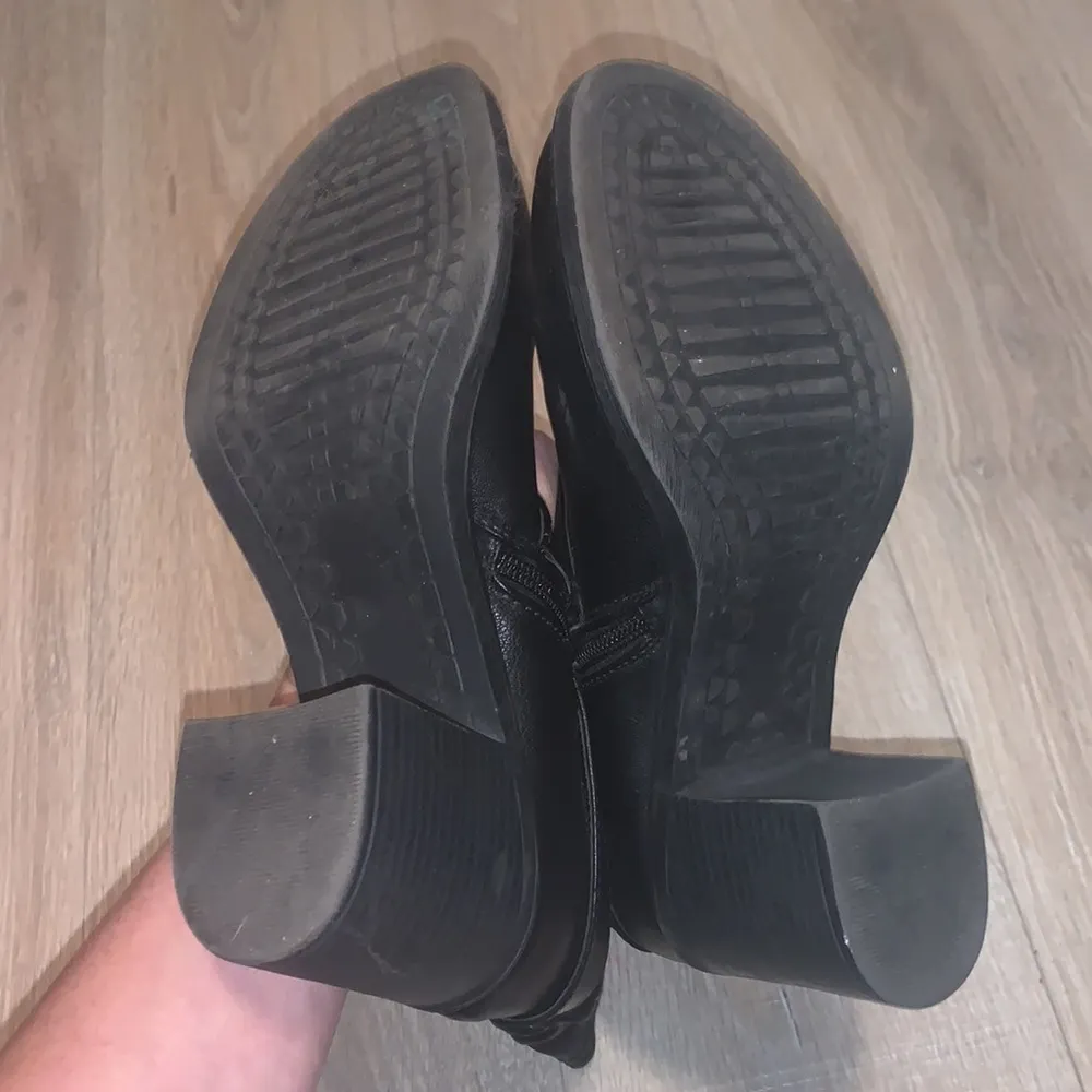 White Mountain black leather heeled Moto boots - Image 11