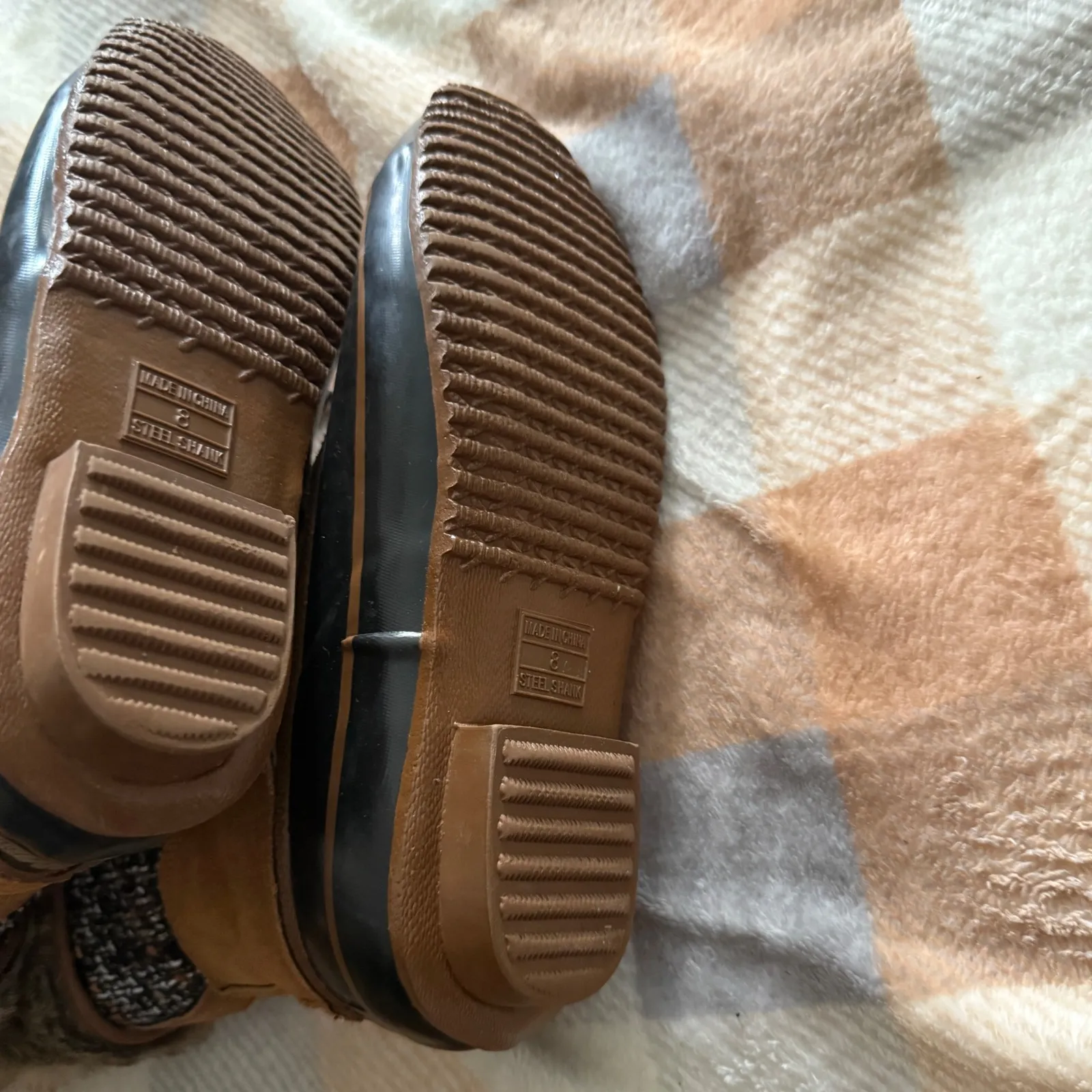 Khombu Women's Faux Fur Lined Leather Lace Up Duck Boots Tan Brown Black Size 8 - Image 8