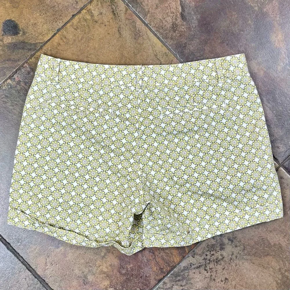 Banana Republic Geometric Chino White Yellow Shorts 6 - Image 8