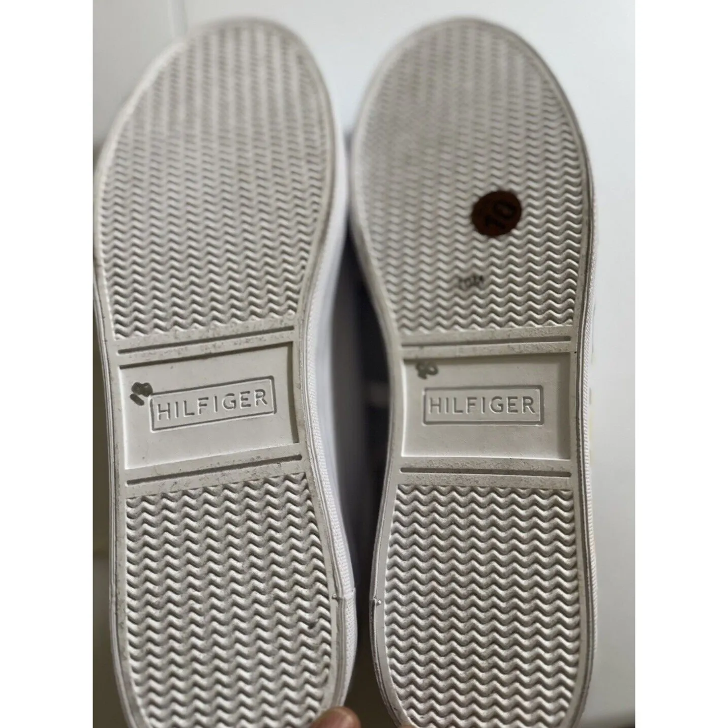 TOMMY HILFIGER White Faux‎ Leather Rainbow TOMMY Sneakers Comfort Size 10 - Image 6