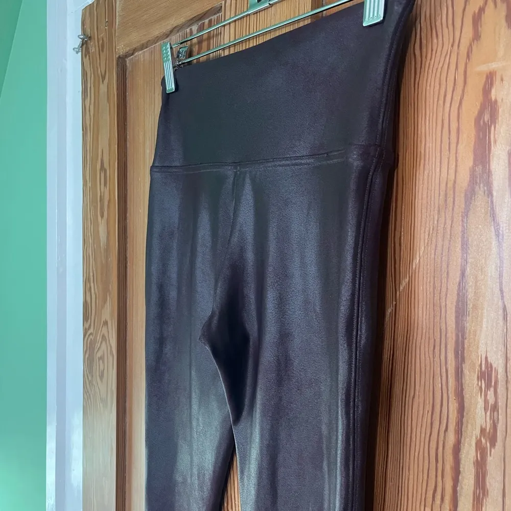 Spanx Faux Leather Sculpting Shaping Smoothing Leggings Wine Burgundy - Sz S - Image 7