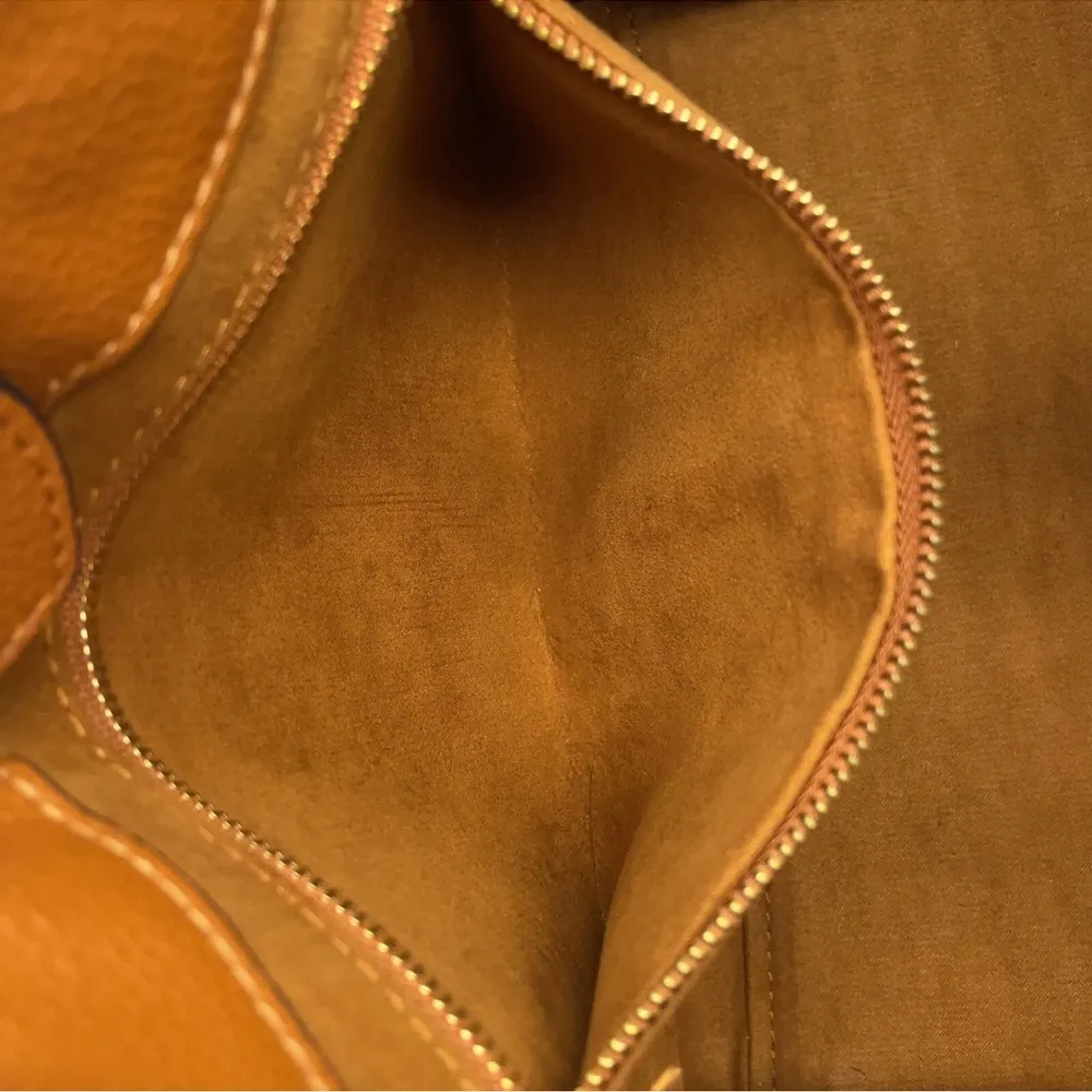 Coach Leatherware White and Tan Handbag with crossbody strap - Image 7