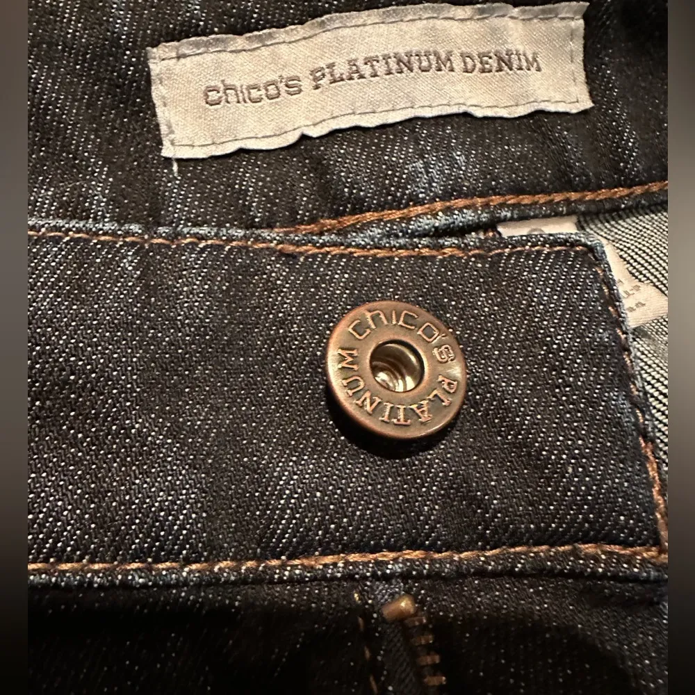 Chicos Platinum Denim Ultimate Fit Slim Leg Dark Blue faded SZ. 0 In Gre… - Image 6