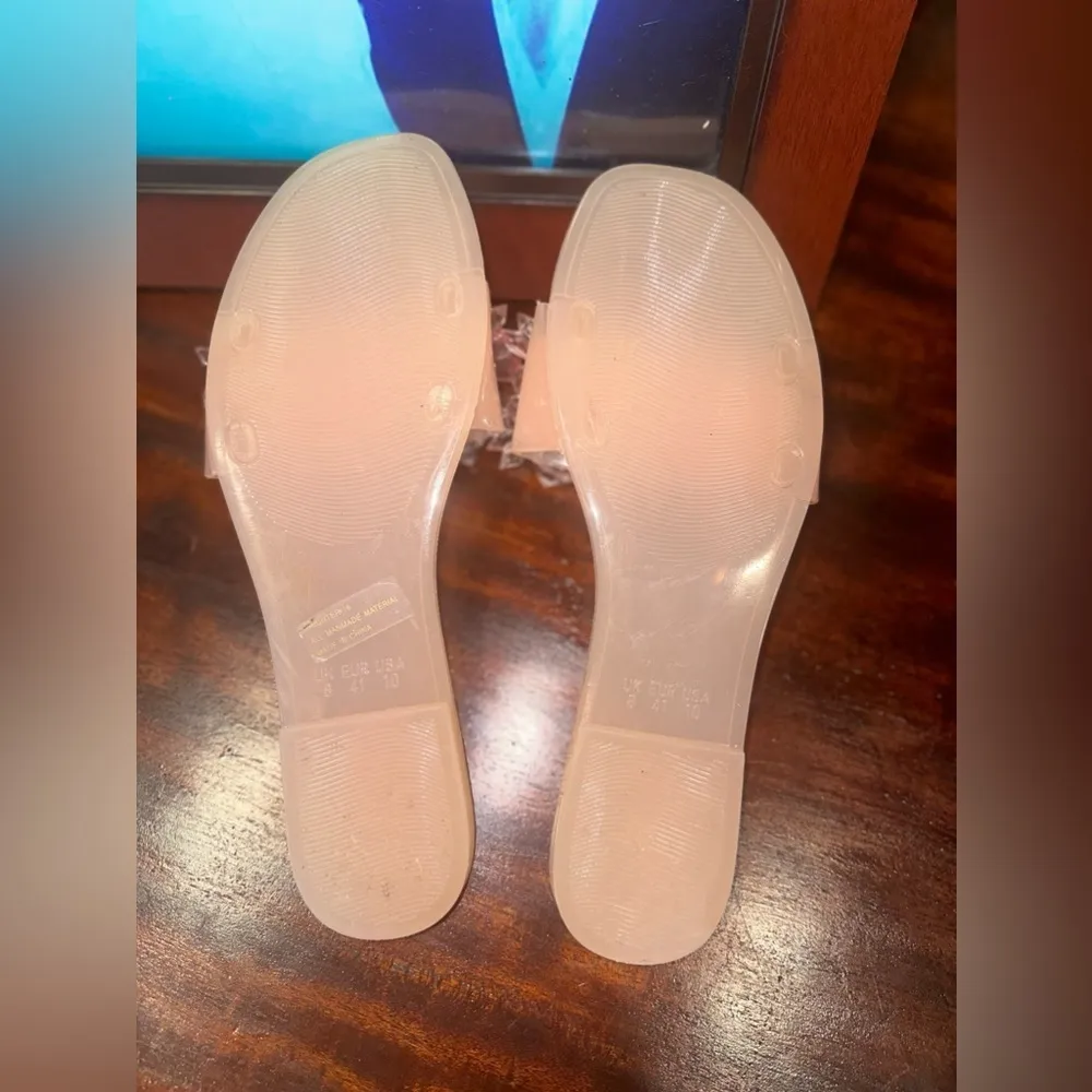 NWOT RUGE jelly Helium flat Big crystal bided top super fashionable and trendy - Image 9