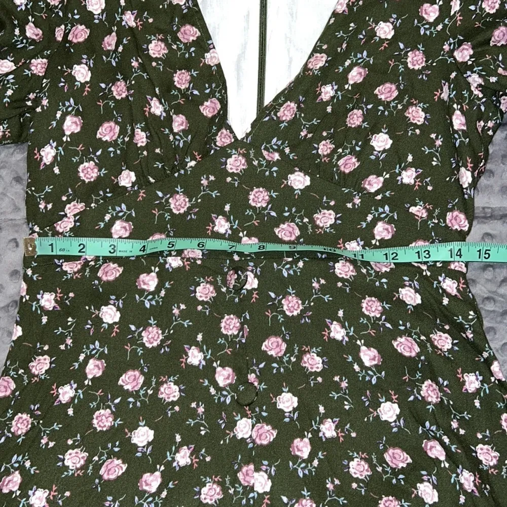 Wild Honey medium plunge v-neck dark green floral print long sleeve mini dress - Image 7