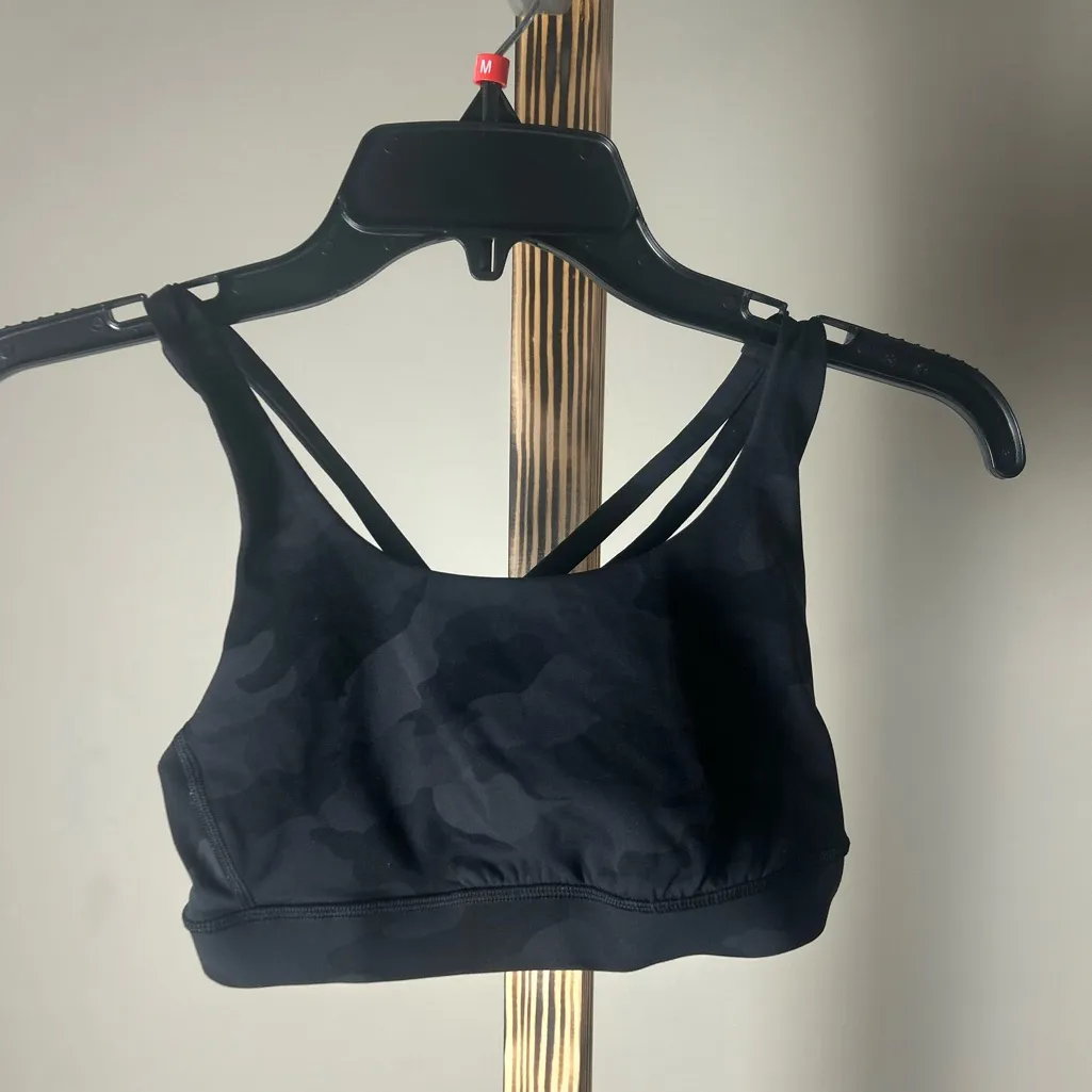 Lululemon Black Camo Strappy Sports Bra | Size 4 - Image 4