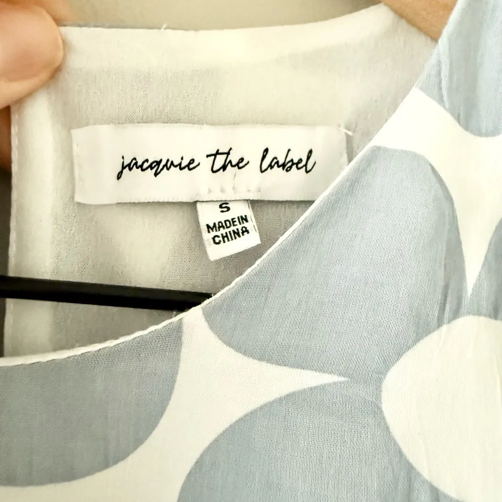 Jacquie The Label Tiered Dress with Ruffle Sleeve in Gray & White Floral - Image 5