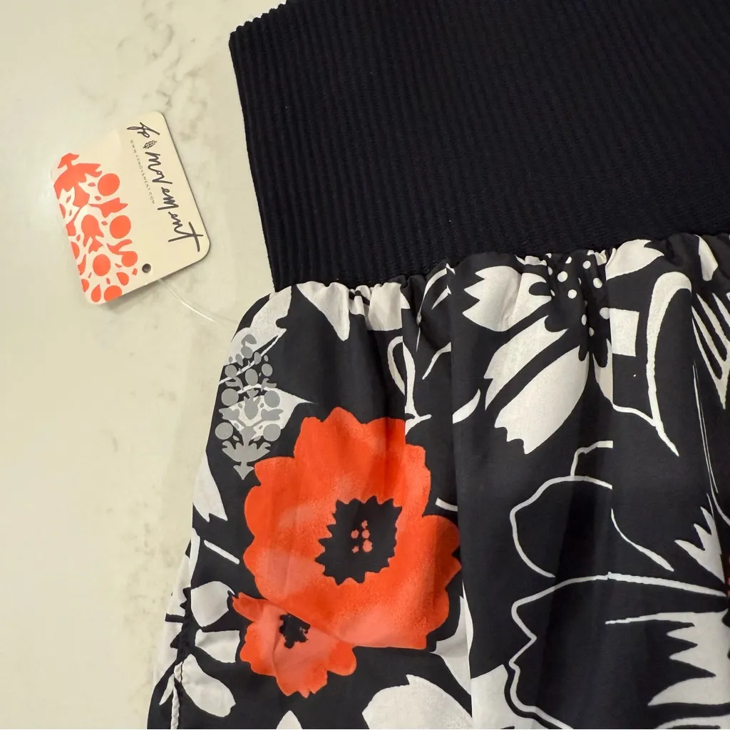 Free People Movement NWT Carpe Diem Printed HR Shorts Women’s Large Tuxedo Daisy Black - Image 9