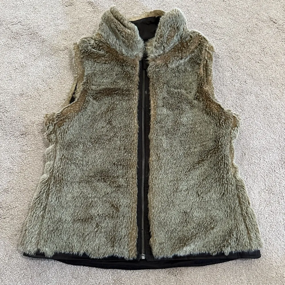 Gap Faux Fur Reversible Zip-Up Vest - Image 3