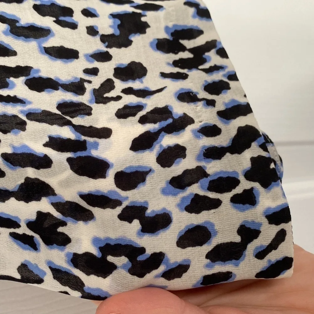 Banana Republic cheetah print blouse with ruffled sleeves. Black Size M - Image 2