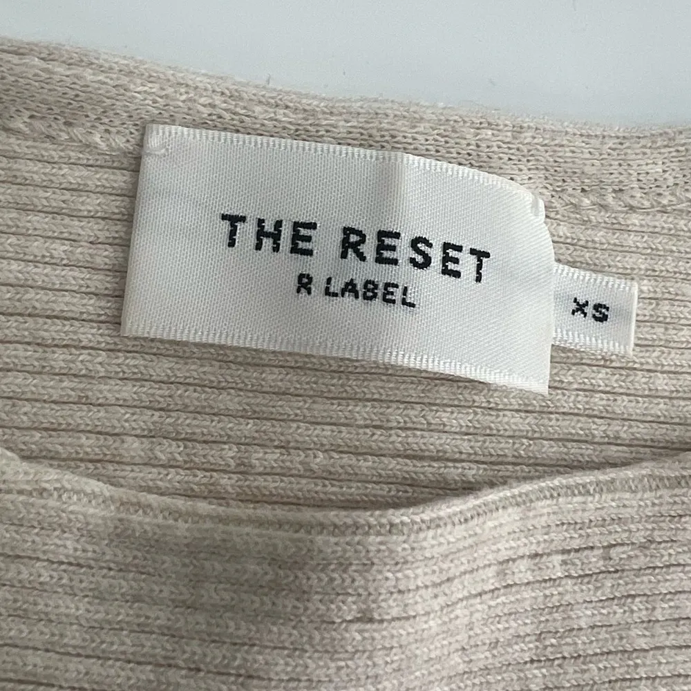 The Reset R label ribbed Short Sleeve Pullover Sz XS cream - Image 7