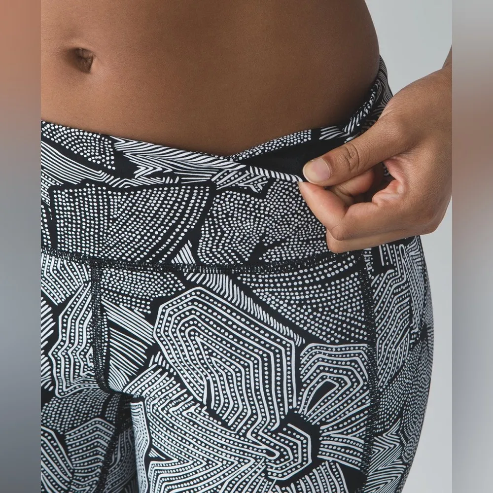Lululemon Pace Rival Crop (Full-On Luxtreme)Dottie Tribe - Image 3