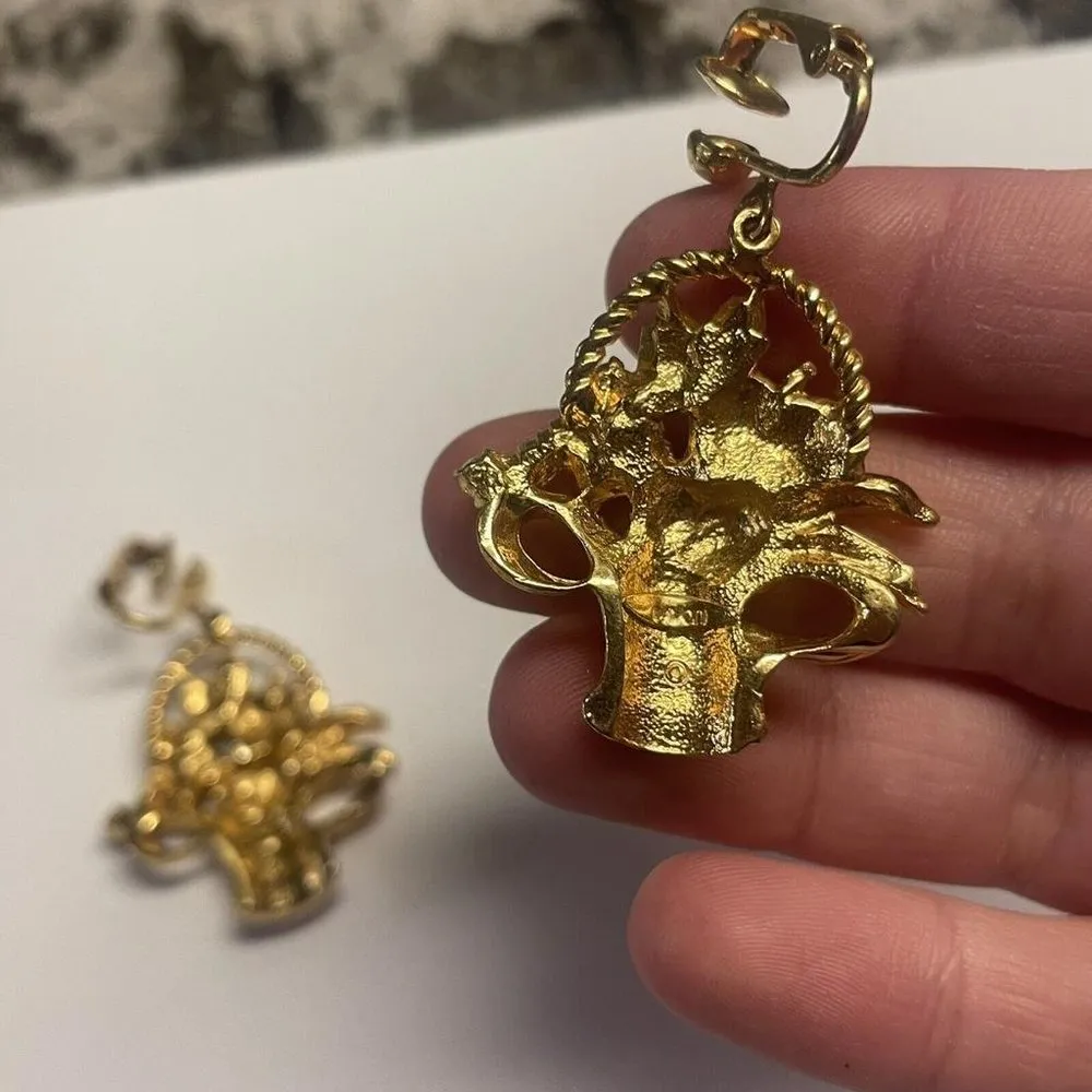 Signed AVON Enamel Red Heart Basket Purple Grapes Green Leaf Clip - Image 8