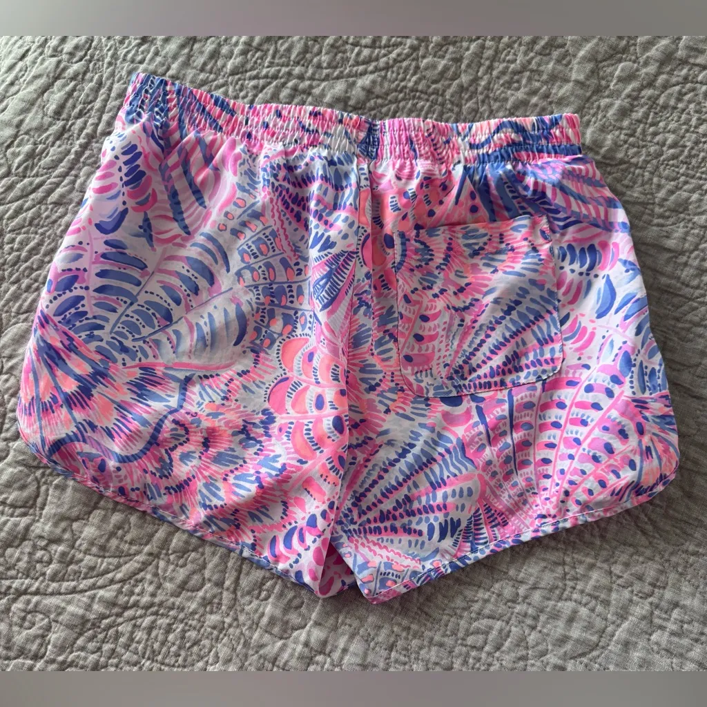 Lilly Pulitzer Luxletic 4" Ocean Trail
Shorts in Raz Berry Sea You Soon - XS - Image 6