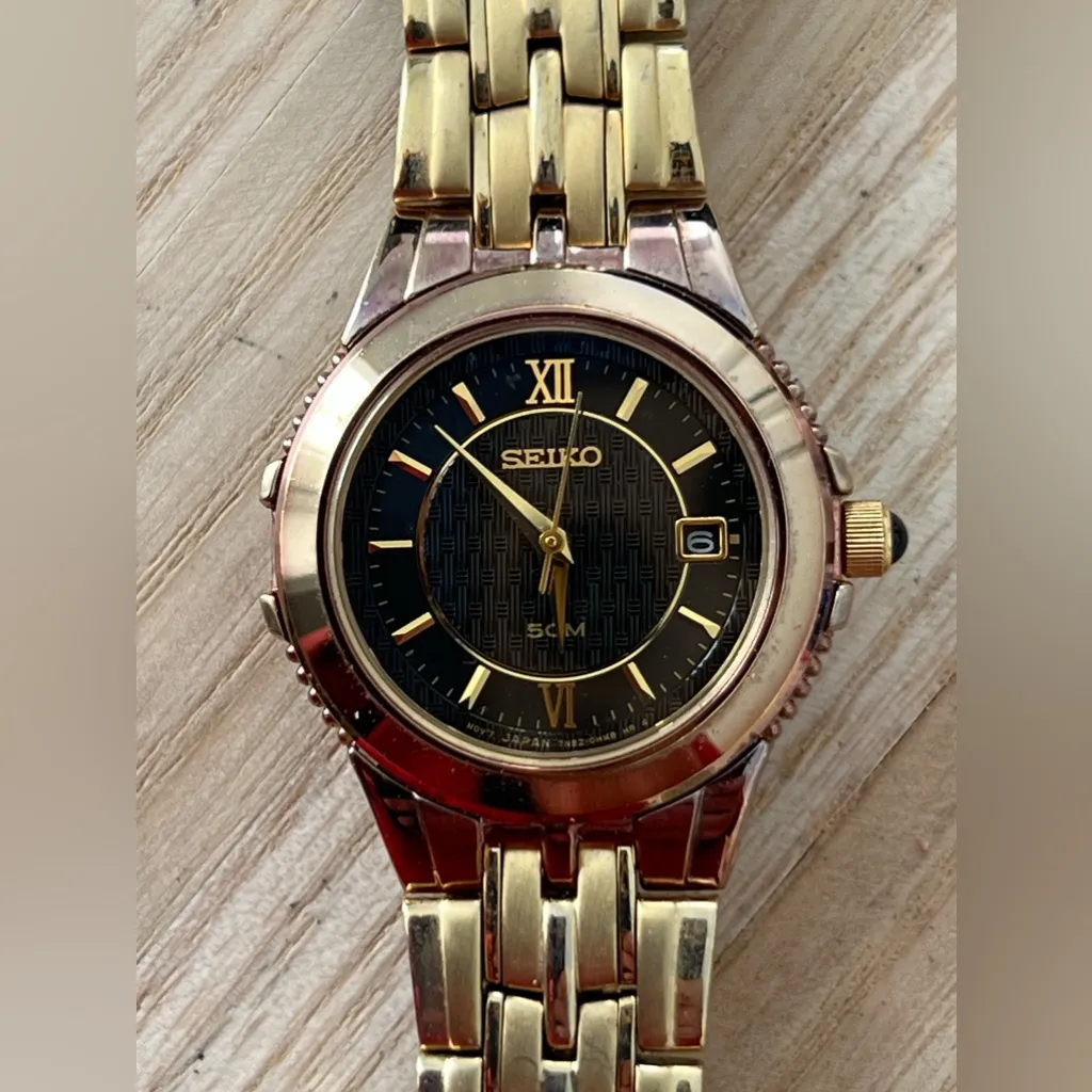 Seiko Rare Ladies Watch Gold-Tone Bracelet Case Hands Black Carbon Fiber Dial - Image 2