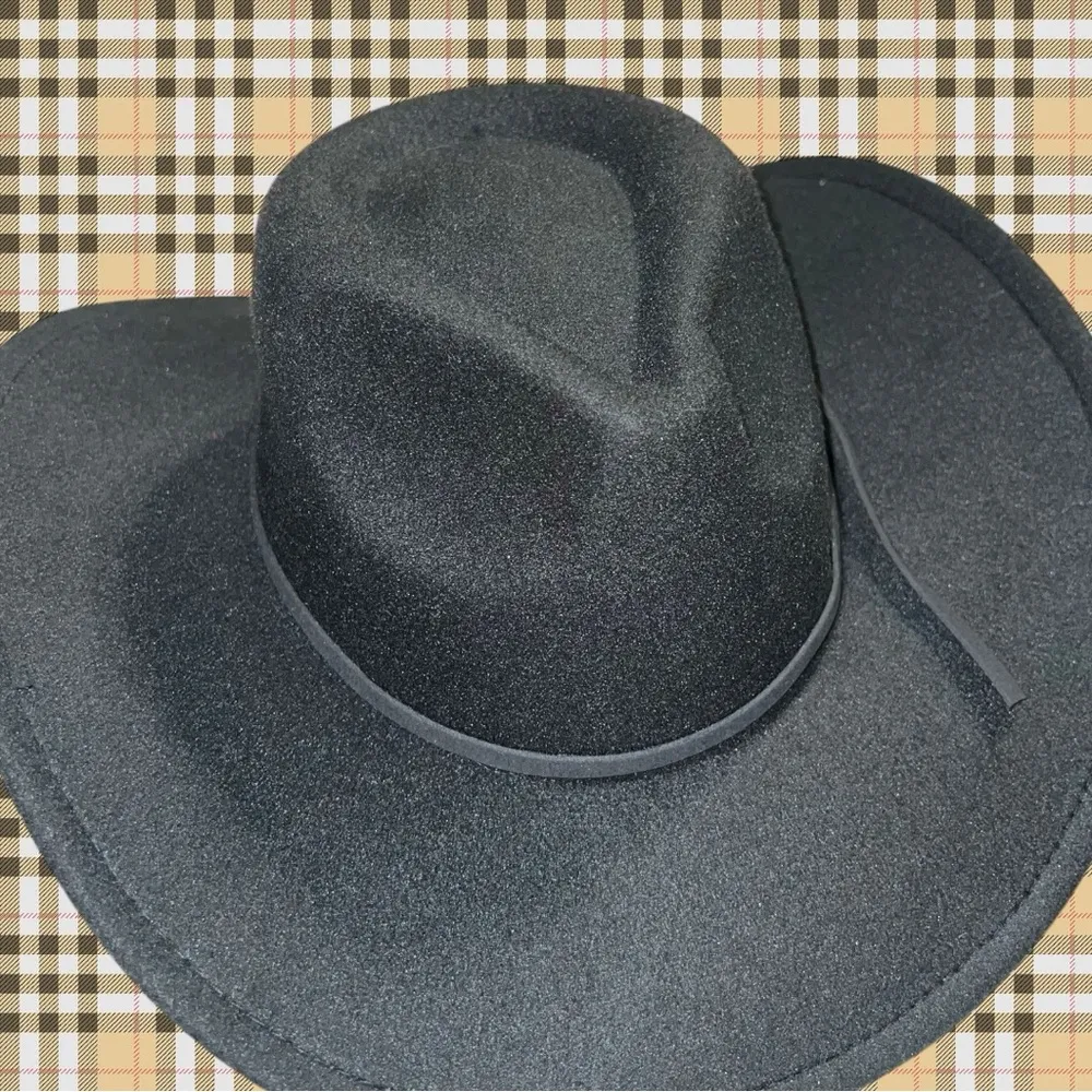 Elegant Black Wide-Brim Hat - Image 7