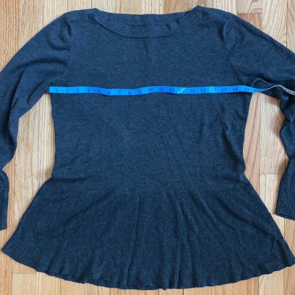 Cable & Gauge Peplum Bell Sleeved‎ Charcoal Sweater Ribbed Peplum Knit Top - Image 7