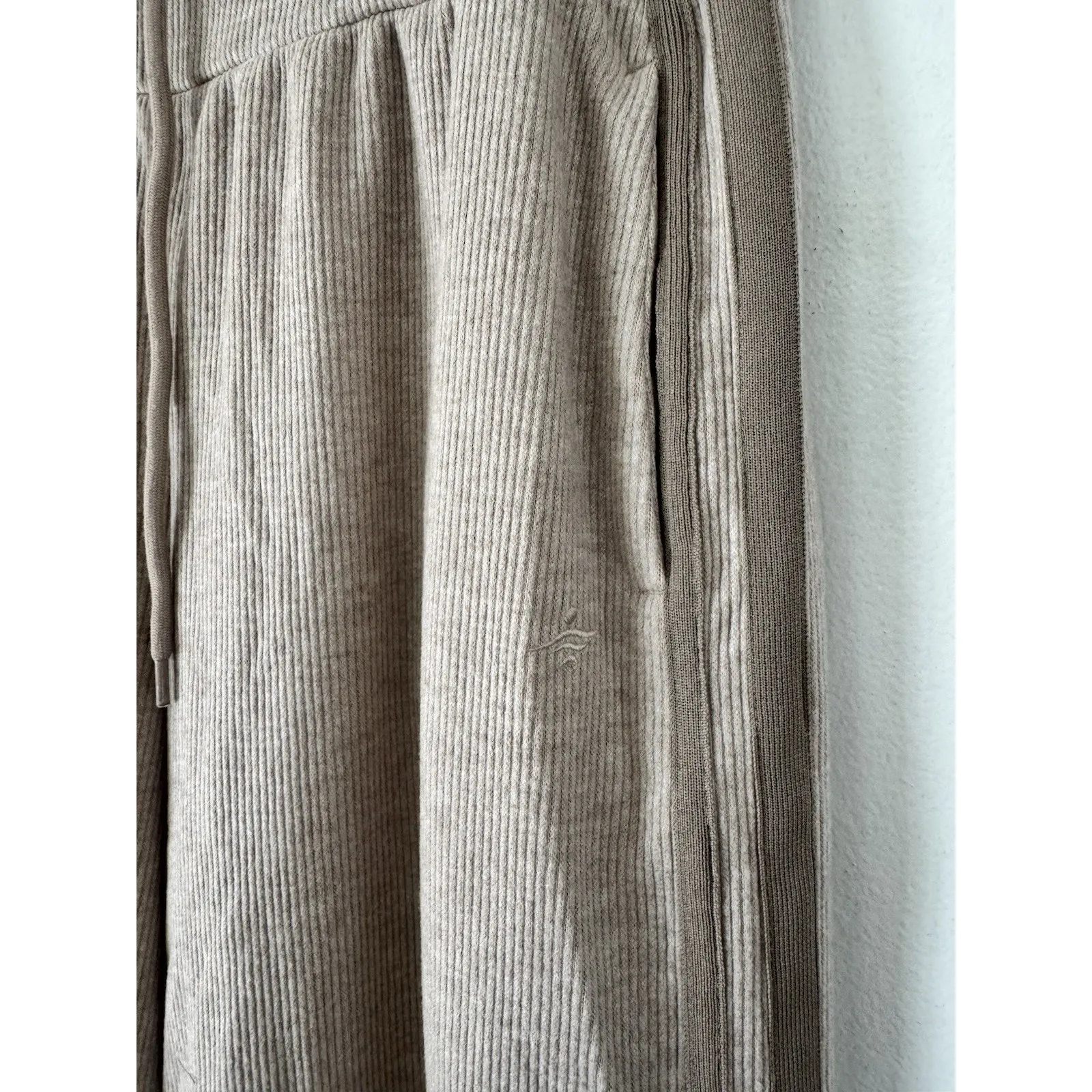 NWOT Halara Ribbed High Waisted Tummy Control Wide Leg Sweatpants Beige Small - Image 7