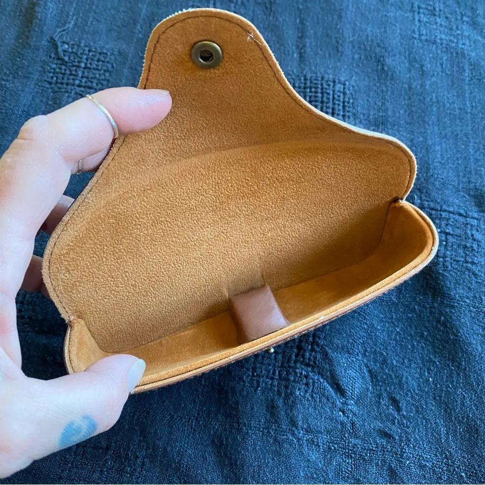 Sunglasses with Case. No scratches. Unisex. Excellent shape! - Image 14