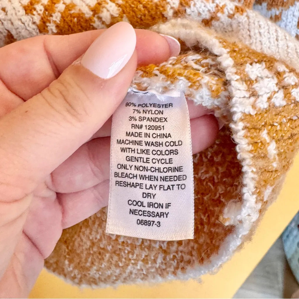 🎅 3/$15 SALE A.N.A White and Mustard Plaid Cowl Neck Oversized Knit Sweater L - Image 9