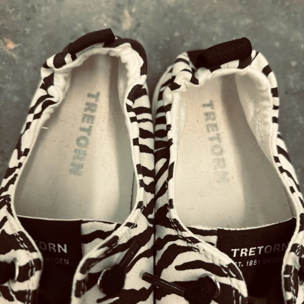Tretorn canvas zebra print slip on shoes - Image 4