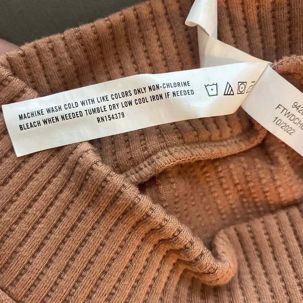 Aeropostale ribbed slim Mock Turtleneck Crop Tank Top tan sleeveless womens sz M - Image 5