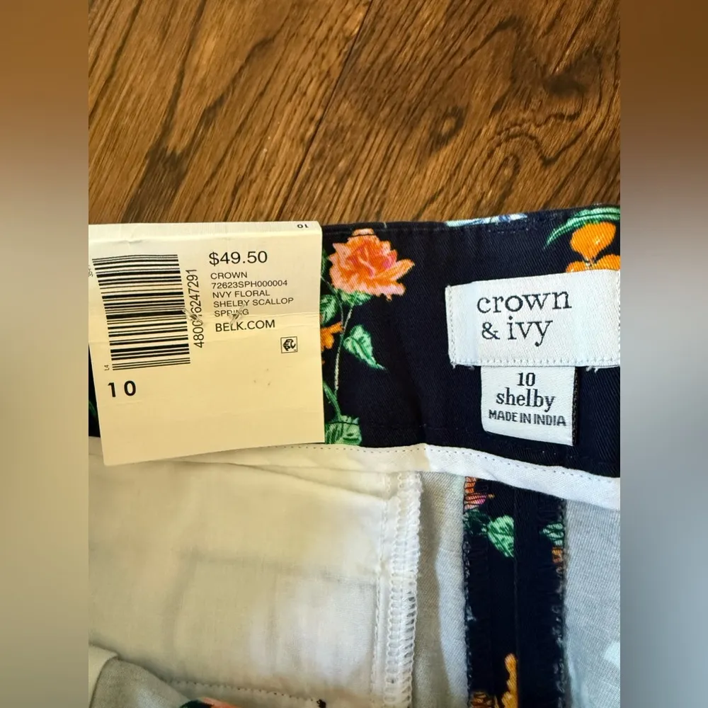 NWT Crown & Ivy Scalloped Hem Shorts - Image 2