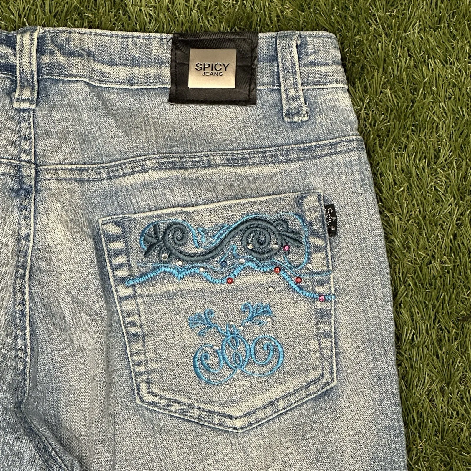 Y2K Spicy Light‎ Wash Jeans Sz 30 Jeweled And Embroidered Blue - Image 5