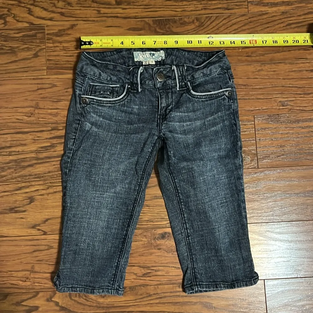 Cute bermuda shorts with ruffle back pockets - Image 6