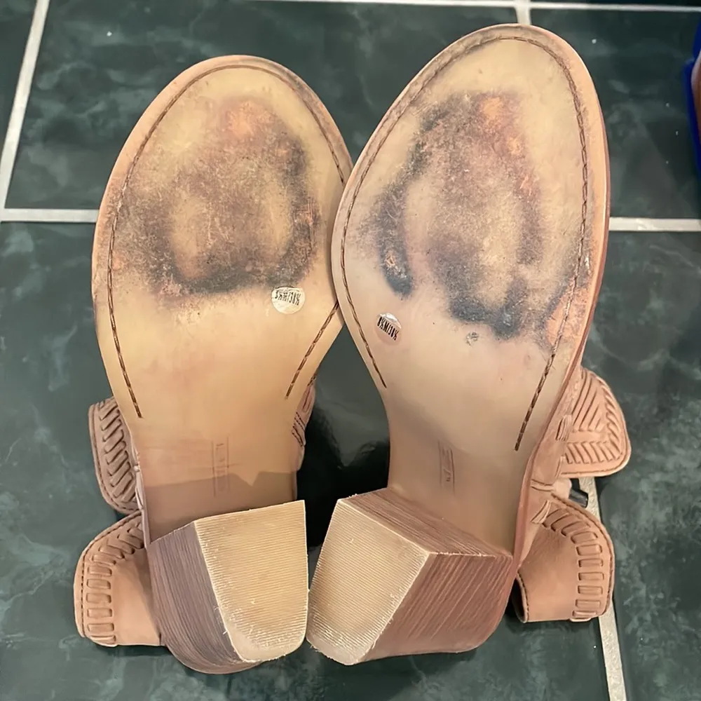 Vince Camuto booties - Image 4