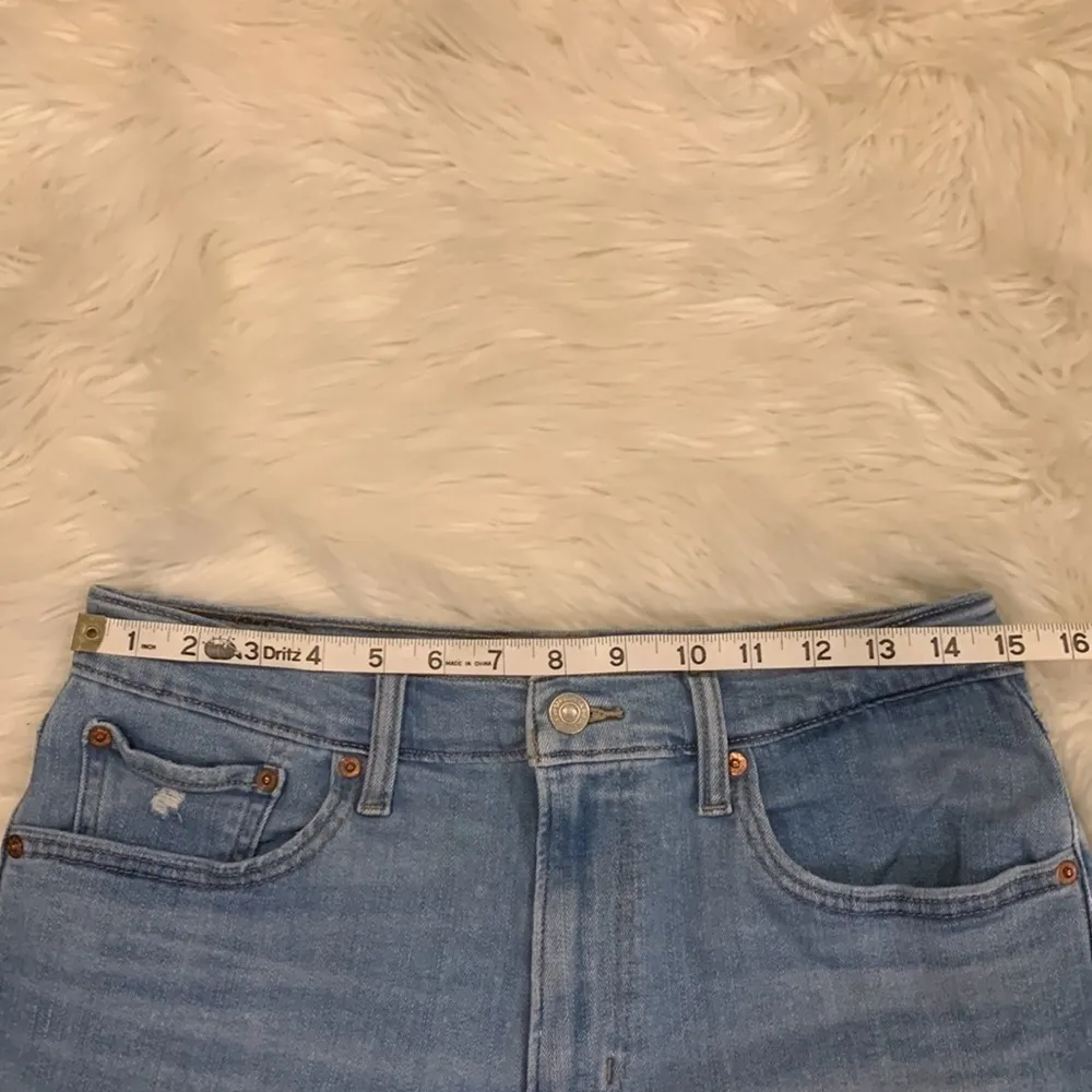 Levi’s high rise stretch denim shorts raw hem 30 - Image 5