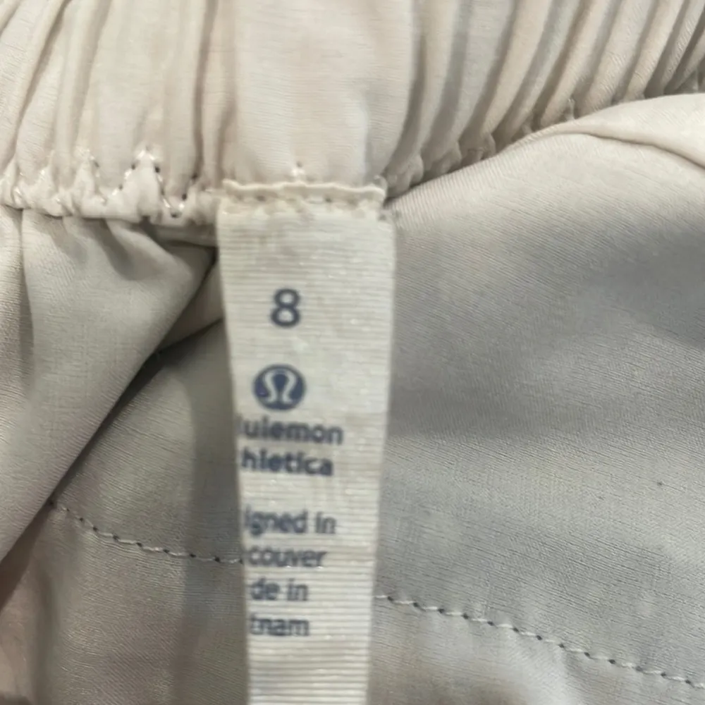 Lululemon Spring Breakaway Short Floral White Multi size 8 - Image 8