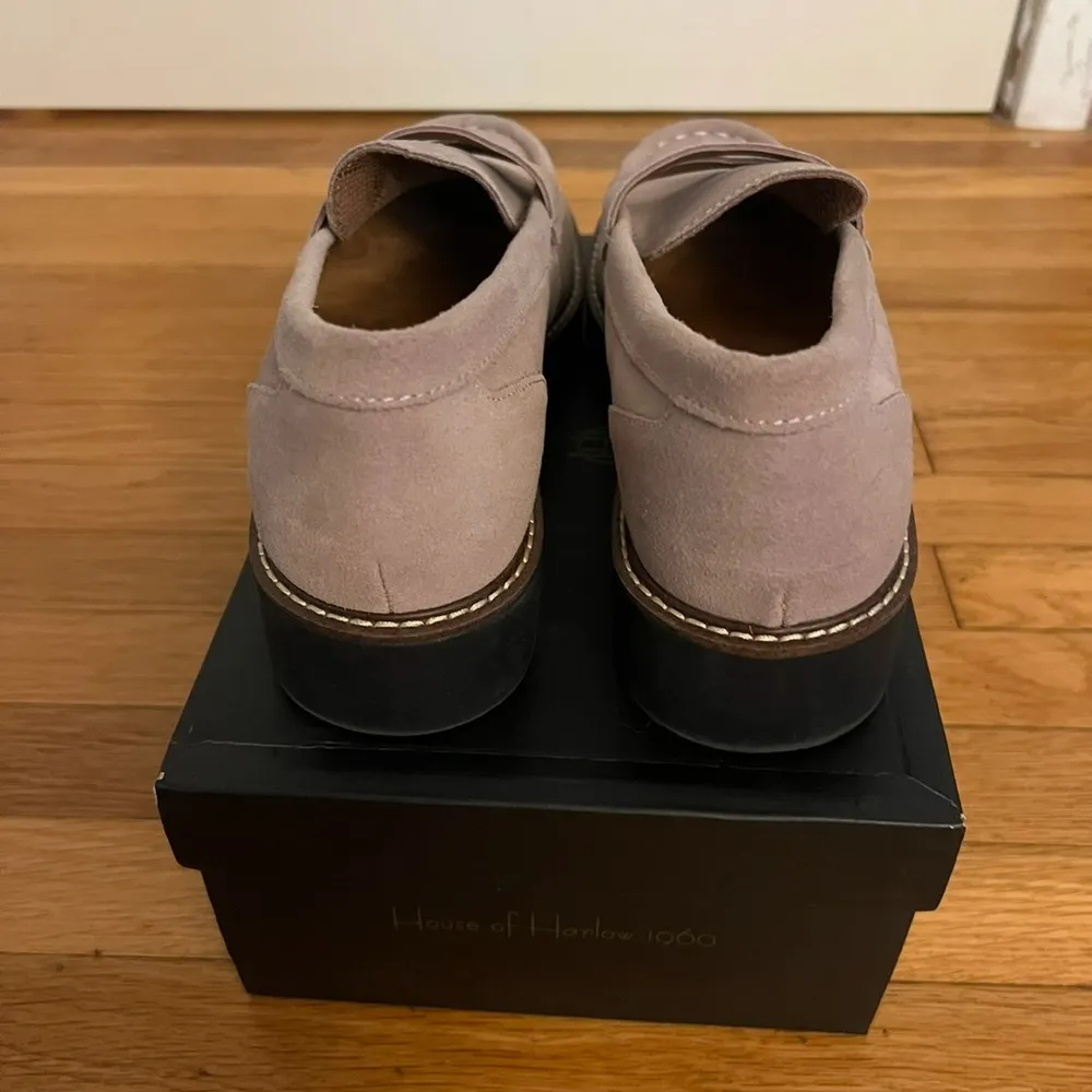 NIB House of Harlow 1960 Gunner Light Taupe Suede Loafer with Black Lug Sole - Image 7