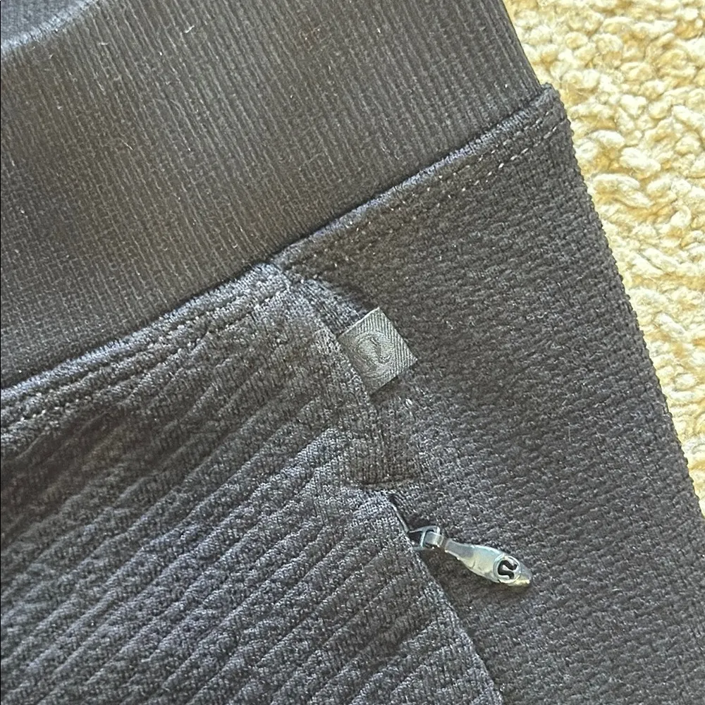 LULULEMON NWOT Black Textured Joggers - Image 4