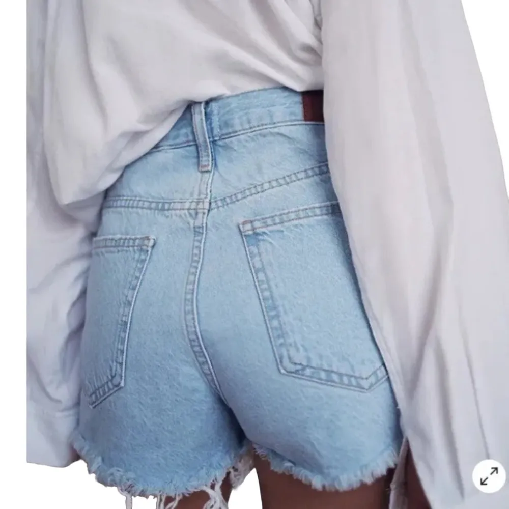 Urban Outfitters BDG Girlfriend High-Rise Light Wash Cutoff Jean Shorts - Image 9