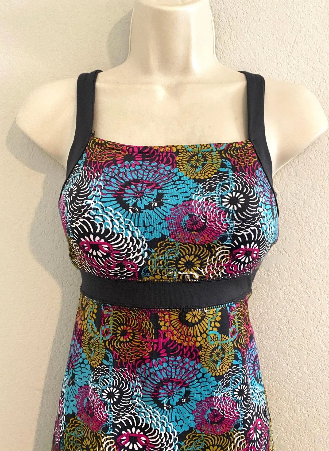 NWOT  summer dress with built in bra. Sz XS - Image 4