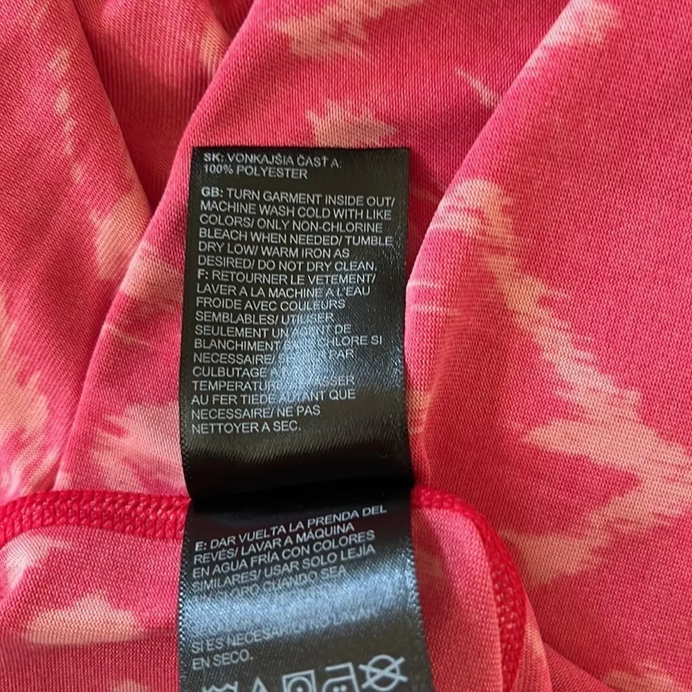 The North face Women’s Tee in Rose Red size Large - Image 12