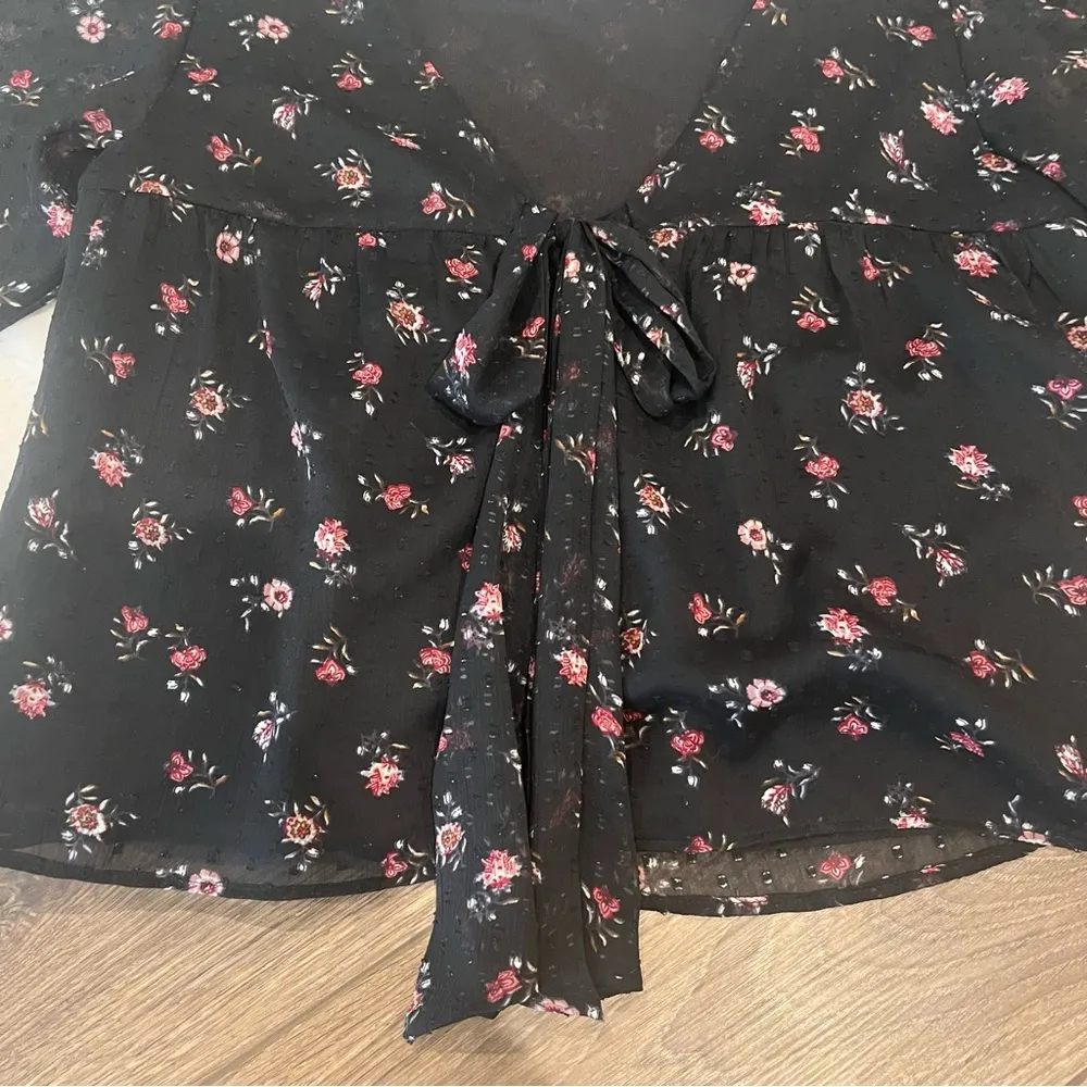 Loft Cropped Bow Back Blouse Size S - Image 4