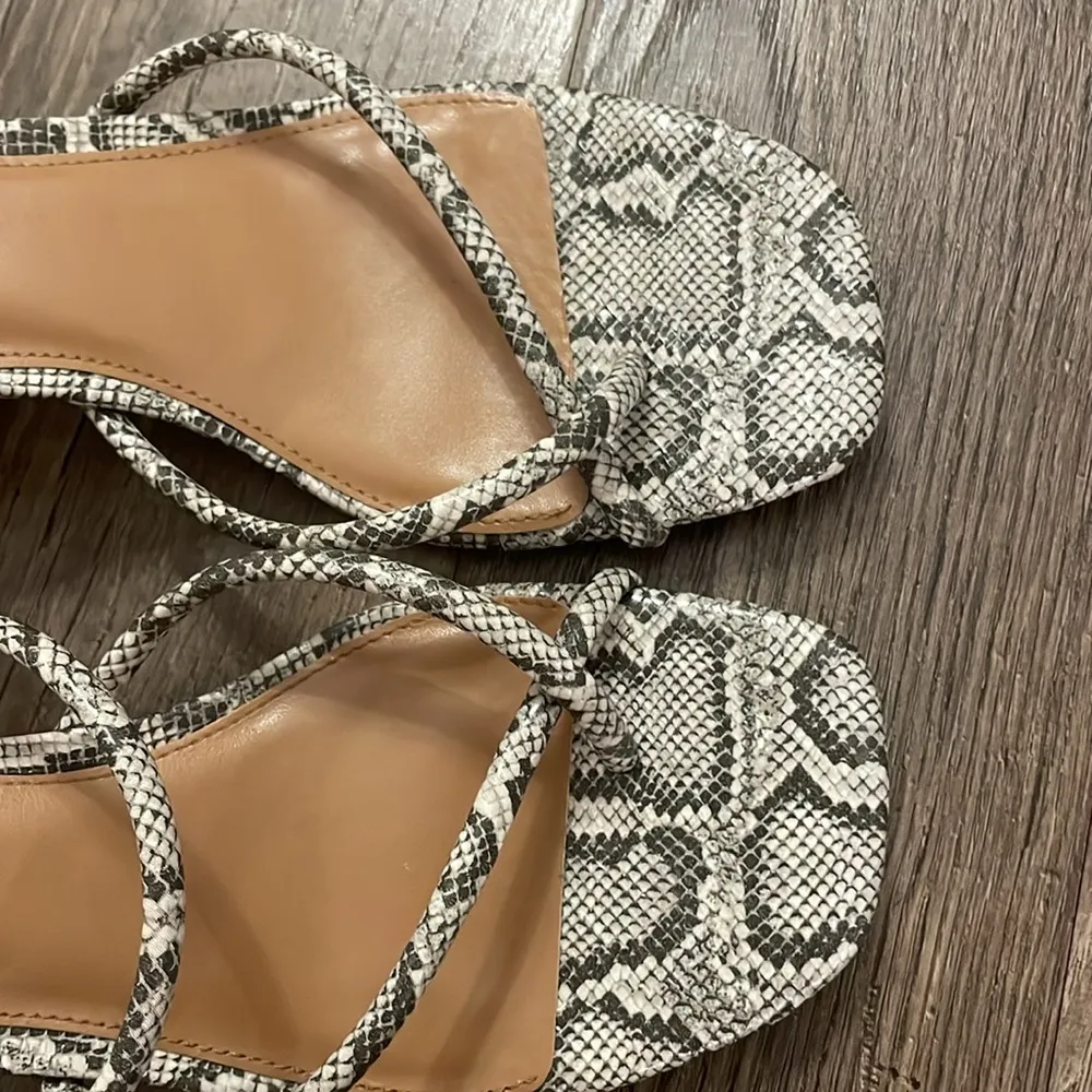 DV by Dolce Vita snake skin low heel sandal Gray Size 8.5 - Image 7