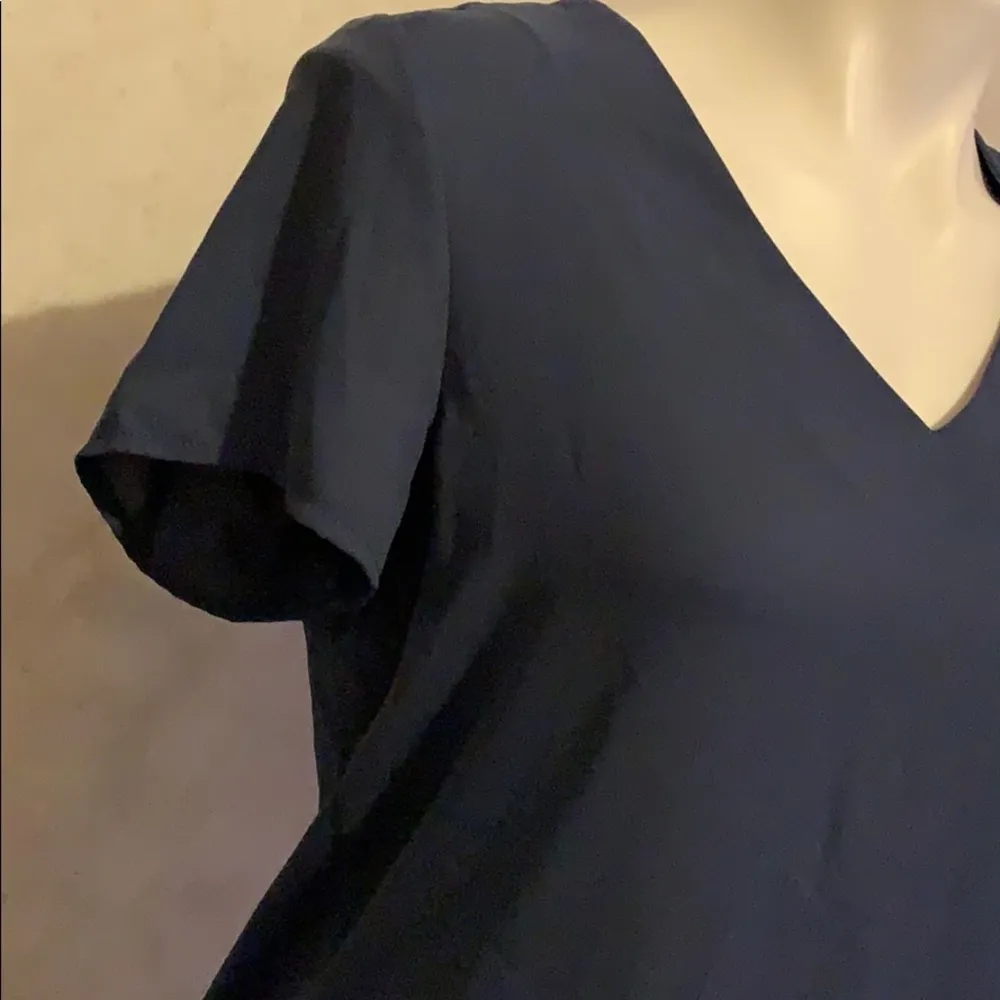 Ro & de Nordstrom blue top v neck - Image 2