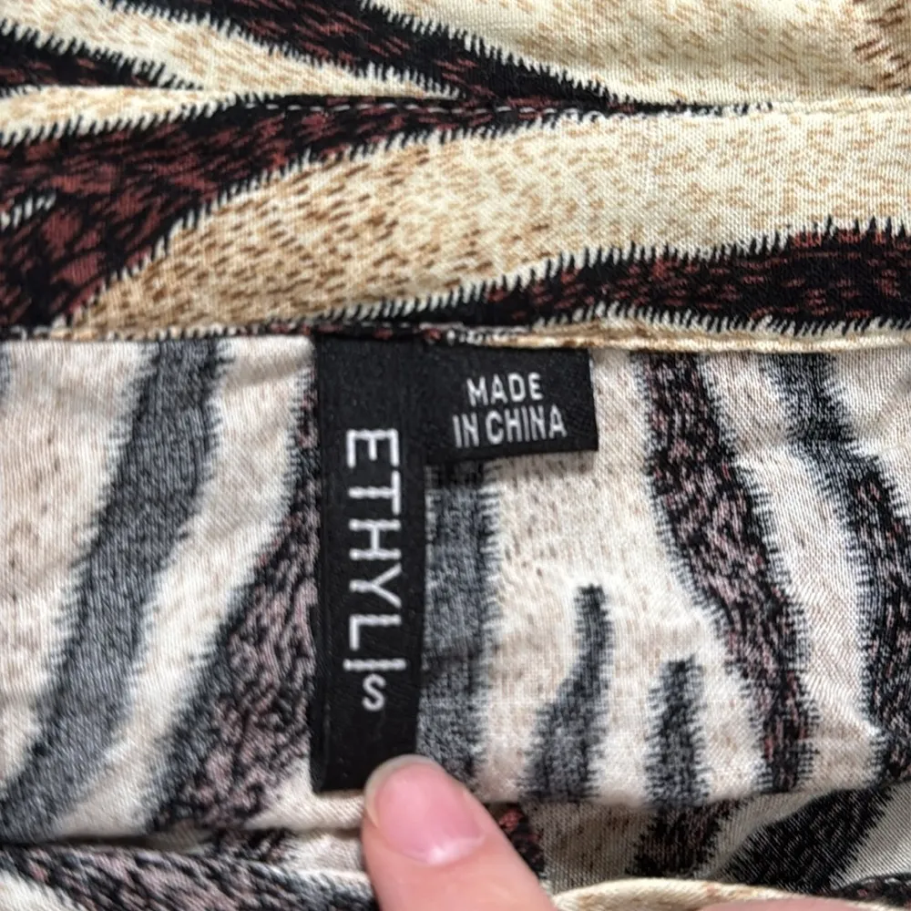 Ethyl neutrals Zebra Print Button Up Point Collar viscose Shirt size S Brown - Image 9