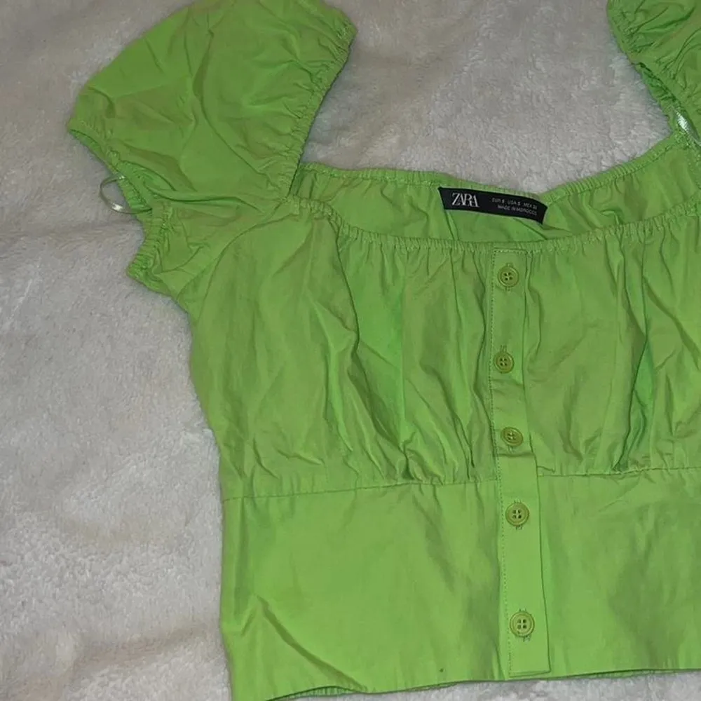 Zara Green puff sleeves Cropped Top - Image 5