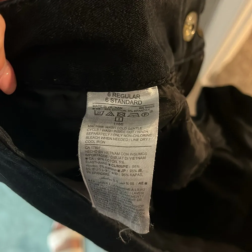 Old Navy pixie pants - Image 4