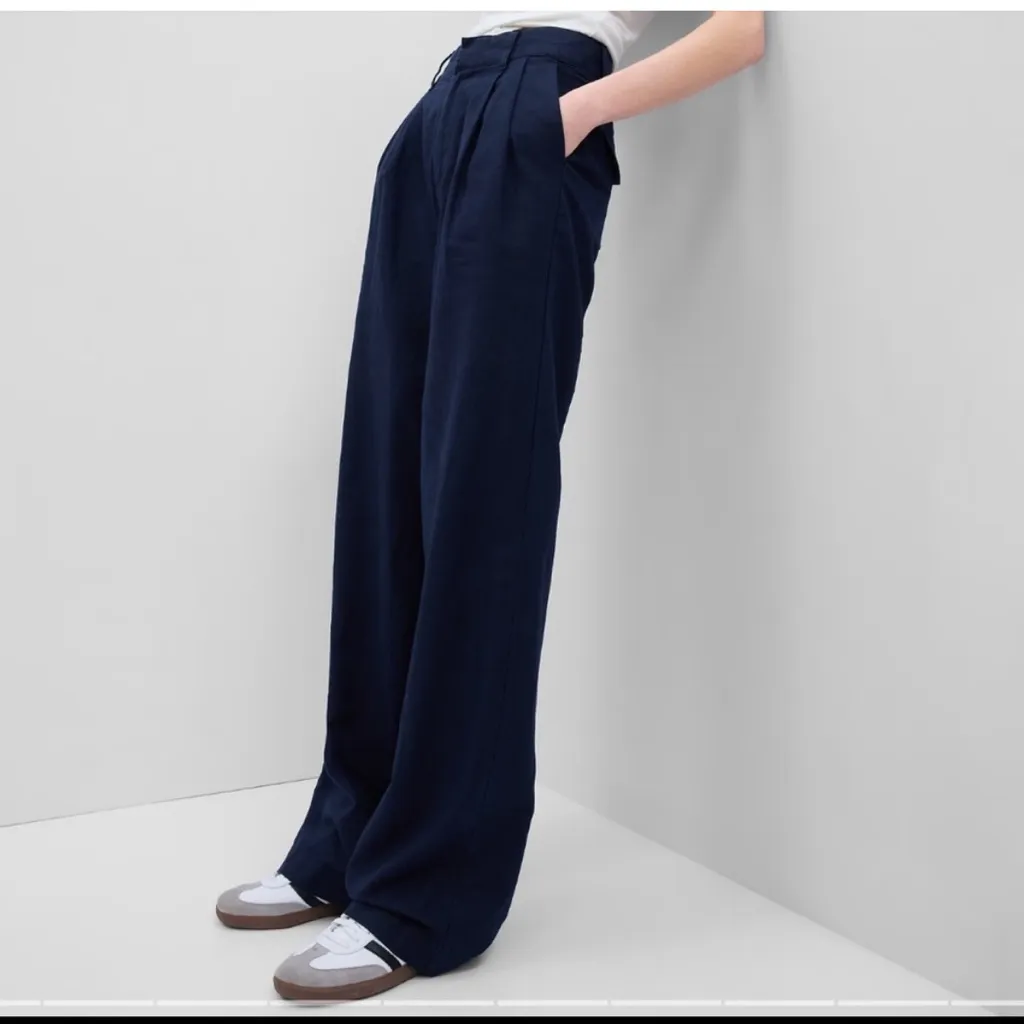 NWT GAP Linen-Cotton Pleated Wide Leg Trouser Pants in Navy - Size 10 - Image 2