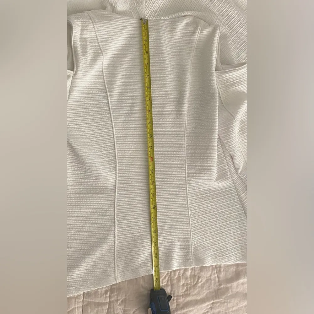 BISOU BISOU Cold Shoulder Sleeve Open Front Jacket Textured White Knit Size M - Image 8