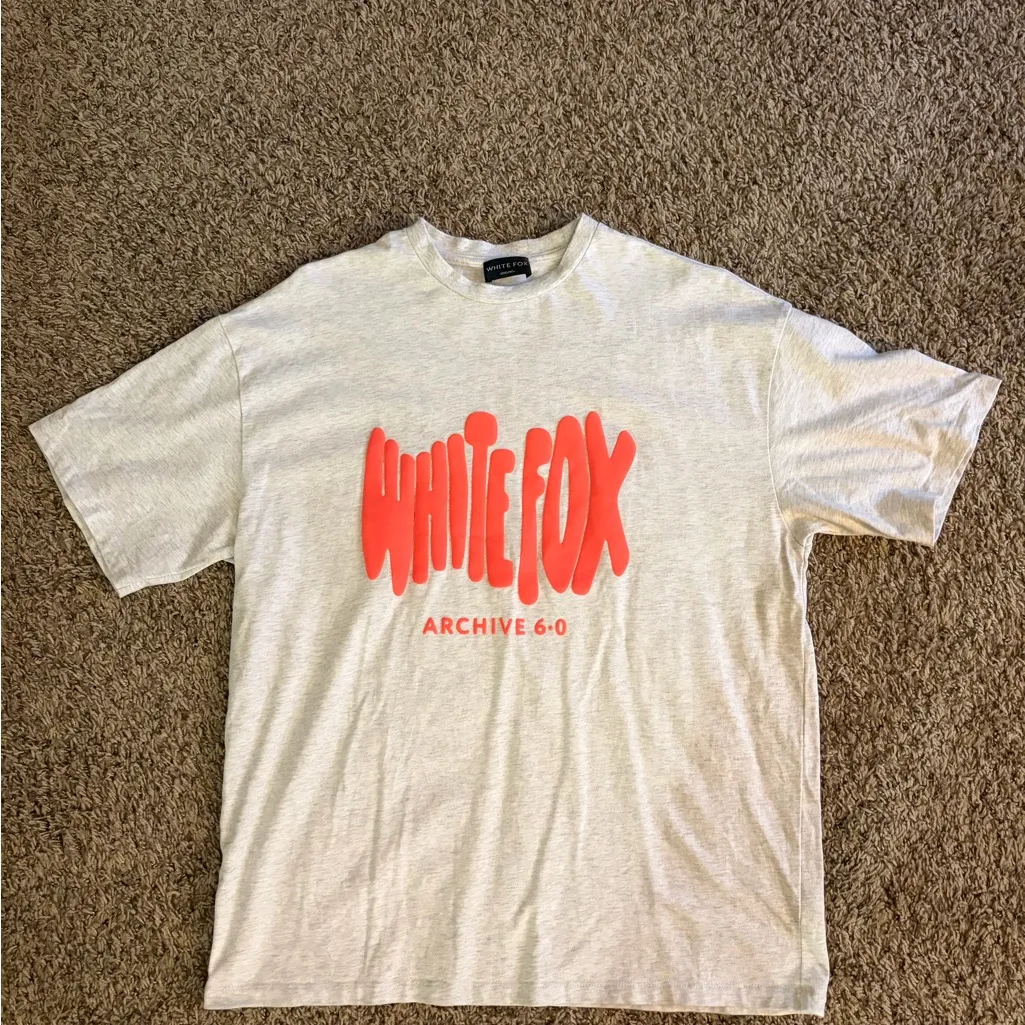 White Fox Boutique Gray and Pink Short Sleeve Tee - Image 4