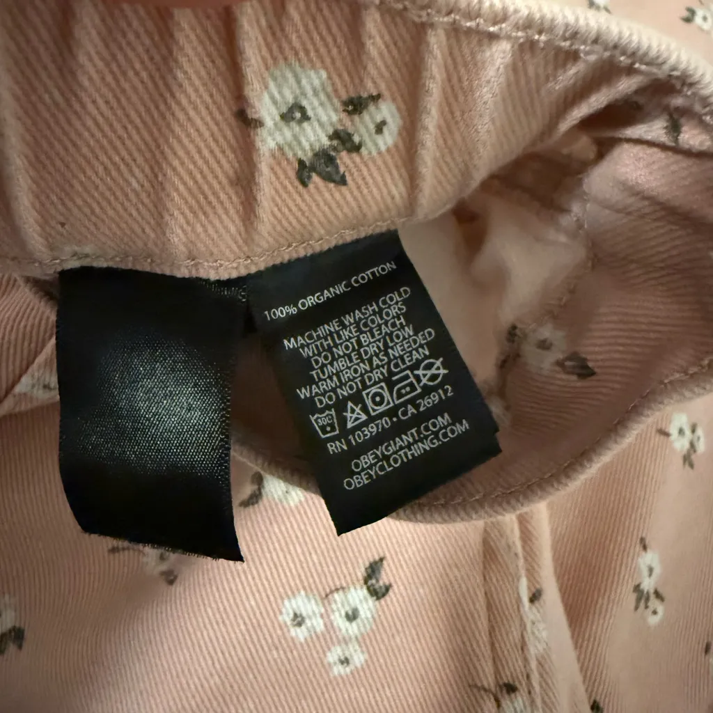 Obey Women's Pink Floral Cargo Pants - Image 9