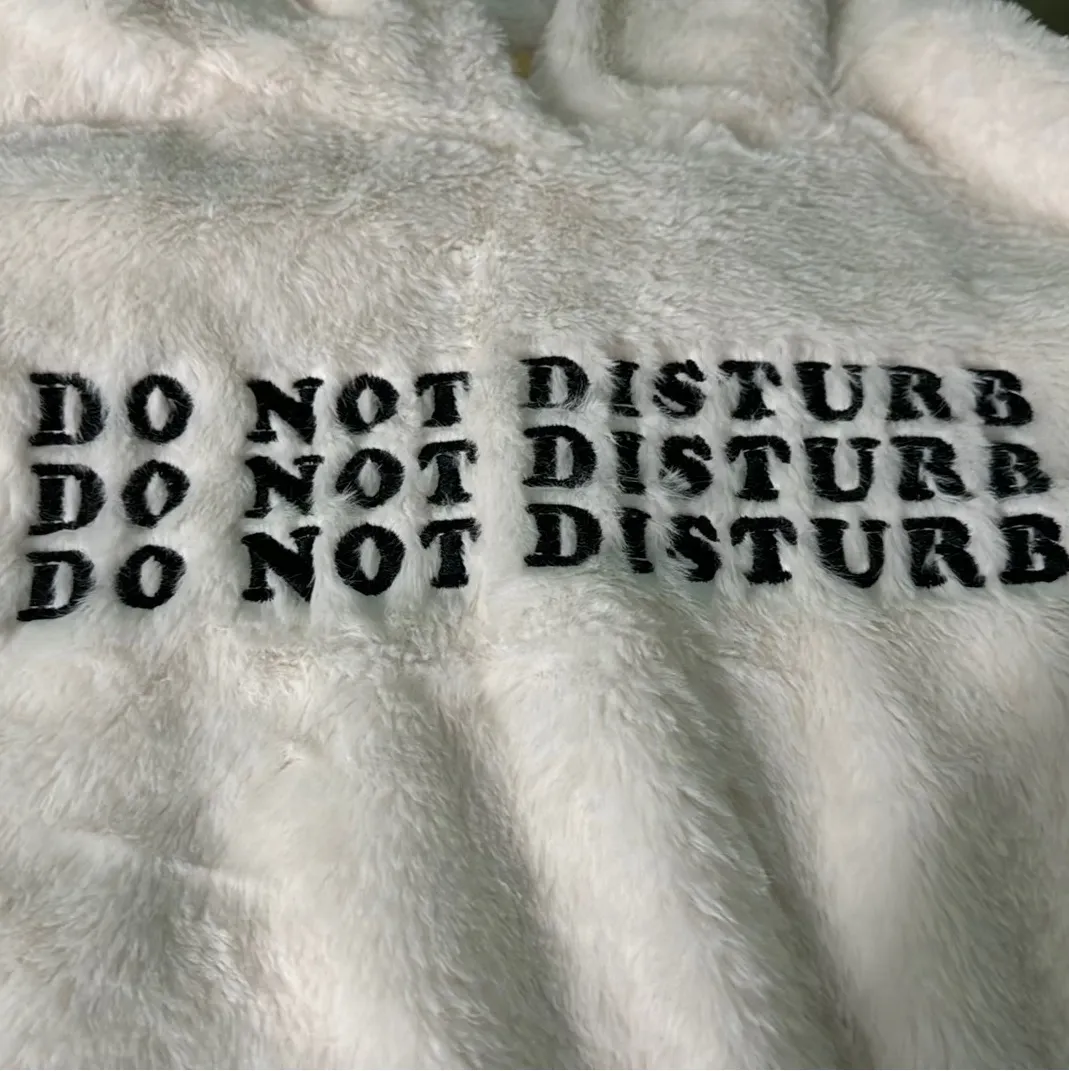 Cult Favorite Hoddie White Size XL - Image 2