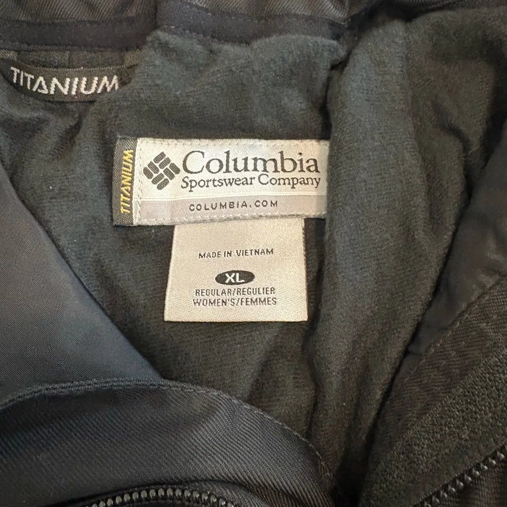 Columbia  Women Black Cargo Ski Pants - Image 14